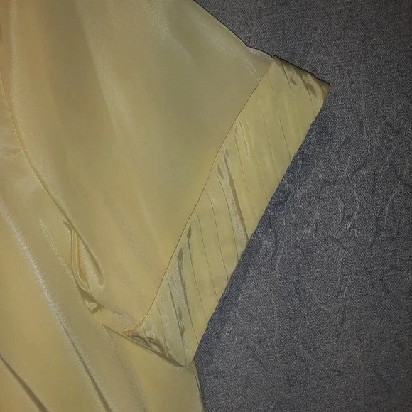 Women's Yellow Pleated Trim Blouse Size 40 - Picture 8 of 9